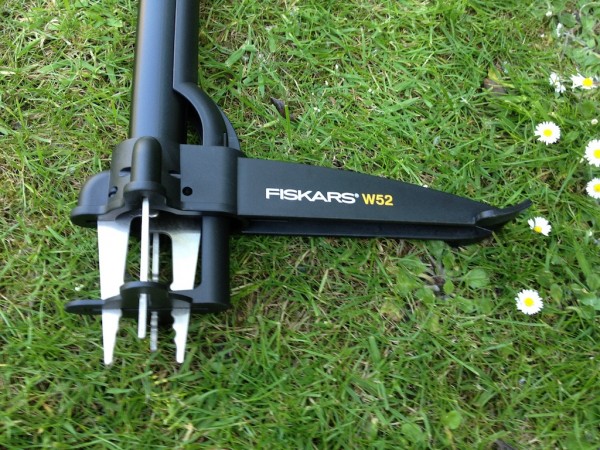Fiskars Weed Puller Review - Become the Terminator of Weeds | Gadgets